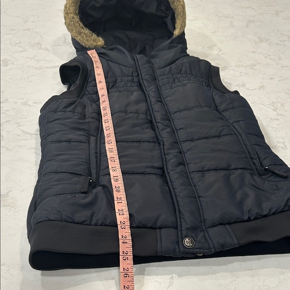 Burton Dryride Puffer Vest Black Hooded Faux Fur Trim Size Large - Picture 8 of 12
